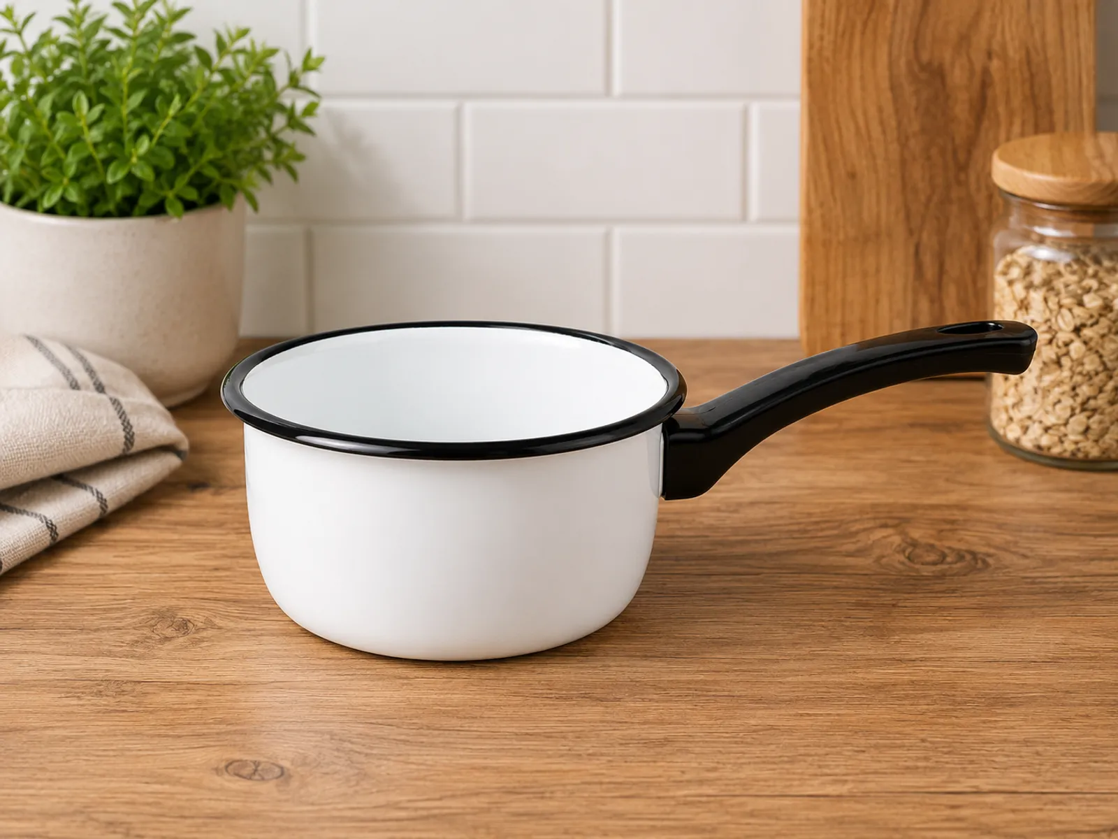 Enamel saucepan 1.5L with blue plastic handle