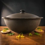 Usbeki malmist pada 16 l cast-iron kazan with flat bottom and lid