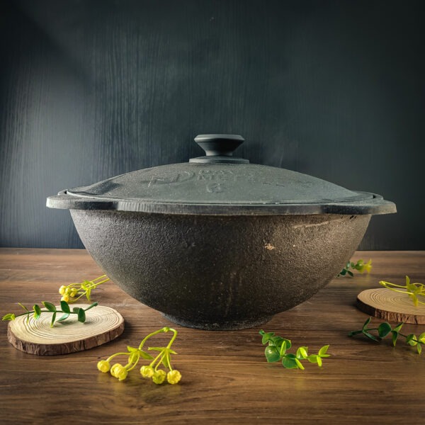 Usbeki malmist pada 6 l, kaanega ja lameda põhjaga