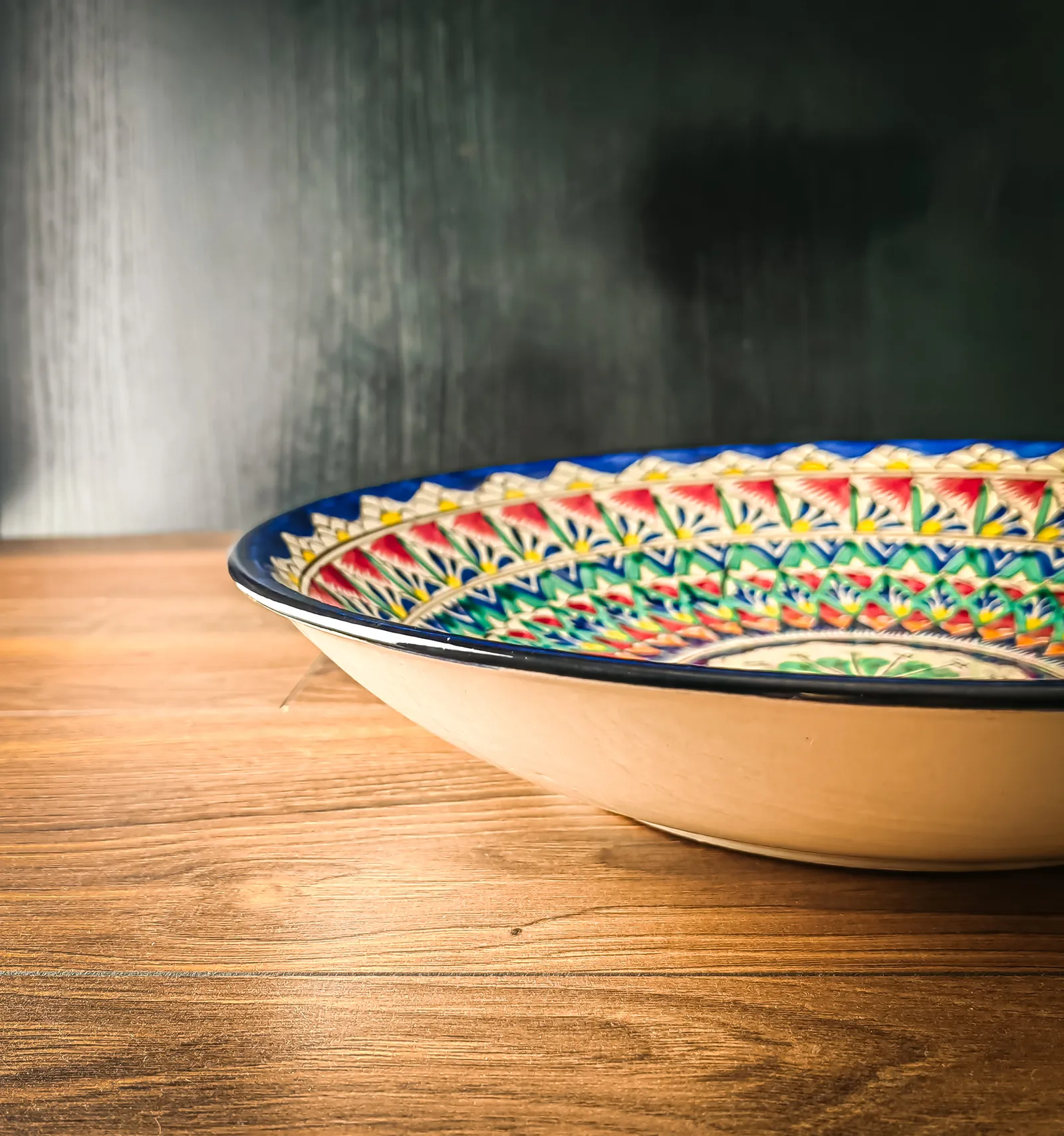 Usbeki praetaldrik Ljagan Mehrob 34 cm traditsioonilise ornamentiga