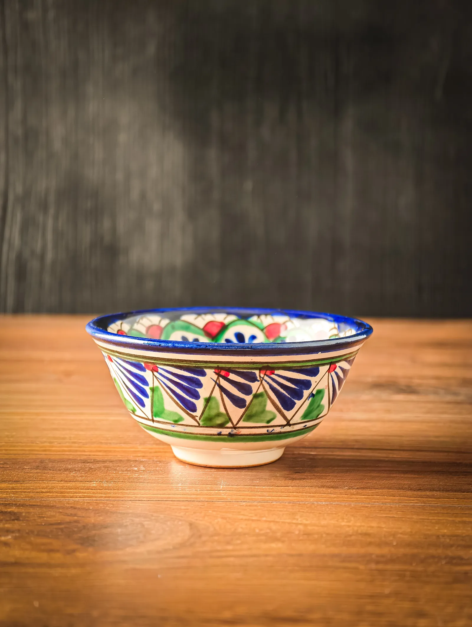 Usbeki kauss traditsioonilise ornamendiga, 11 cm läbimõõduga
