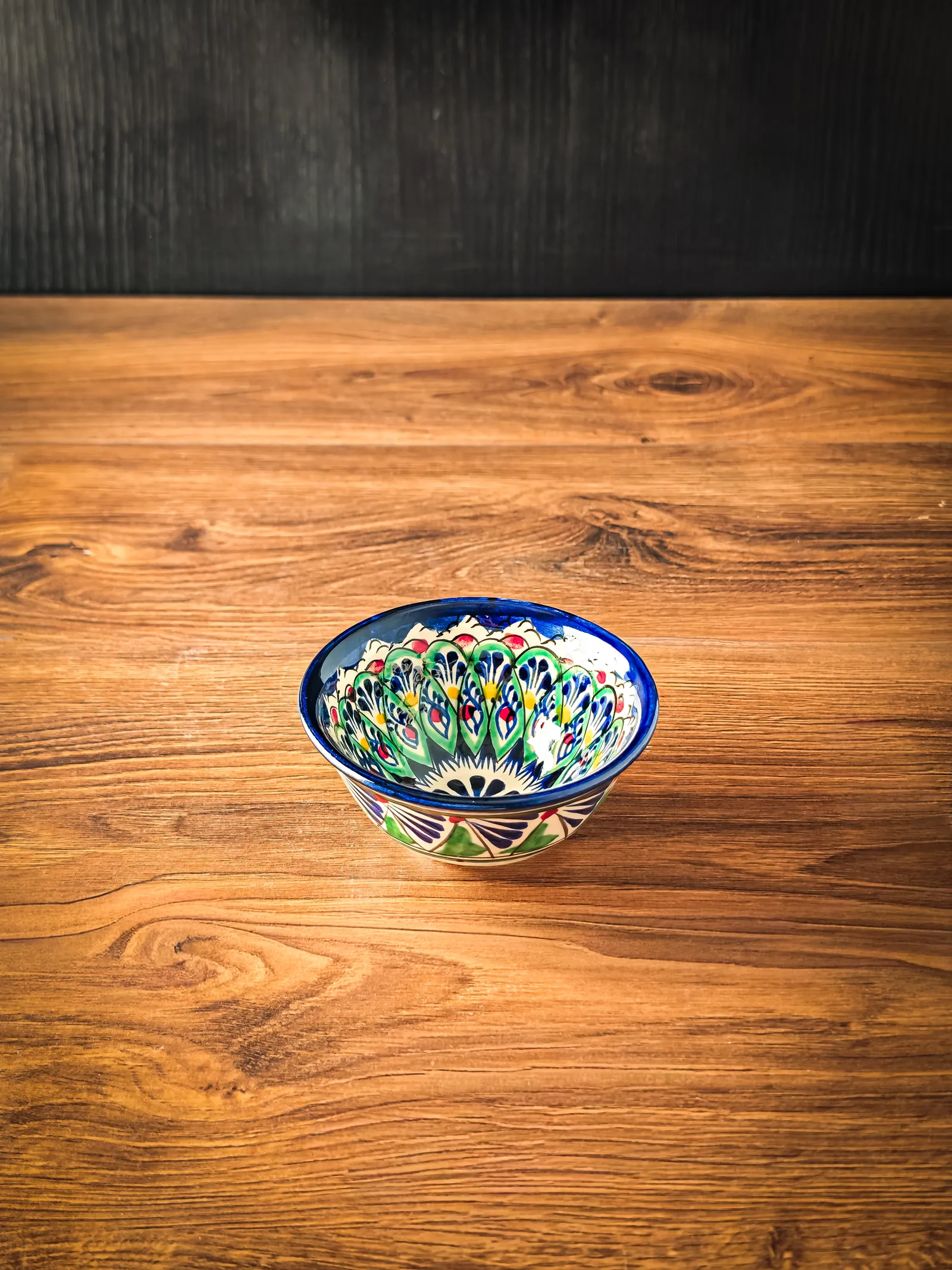 Usbeki kauss traditsioonilise ornamendiga 11 cm läbimõõduga