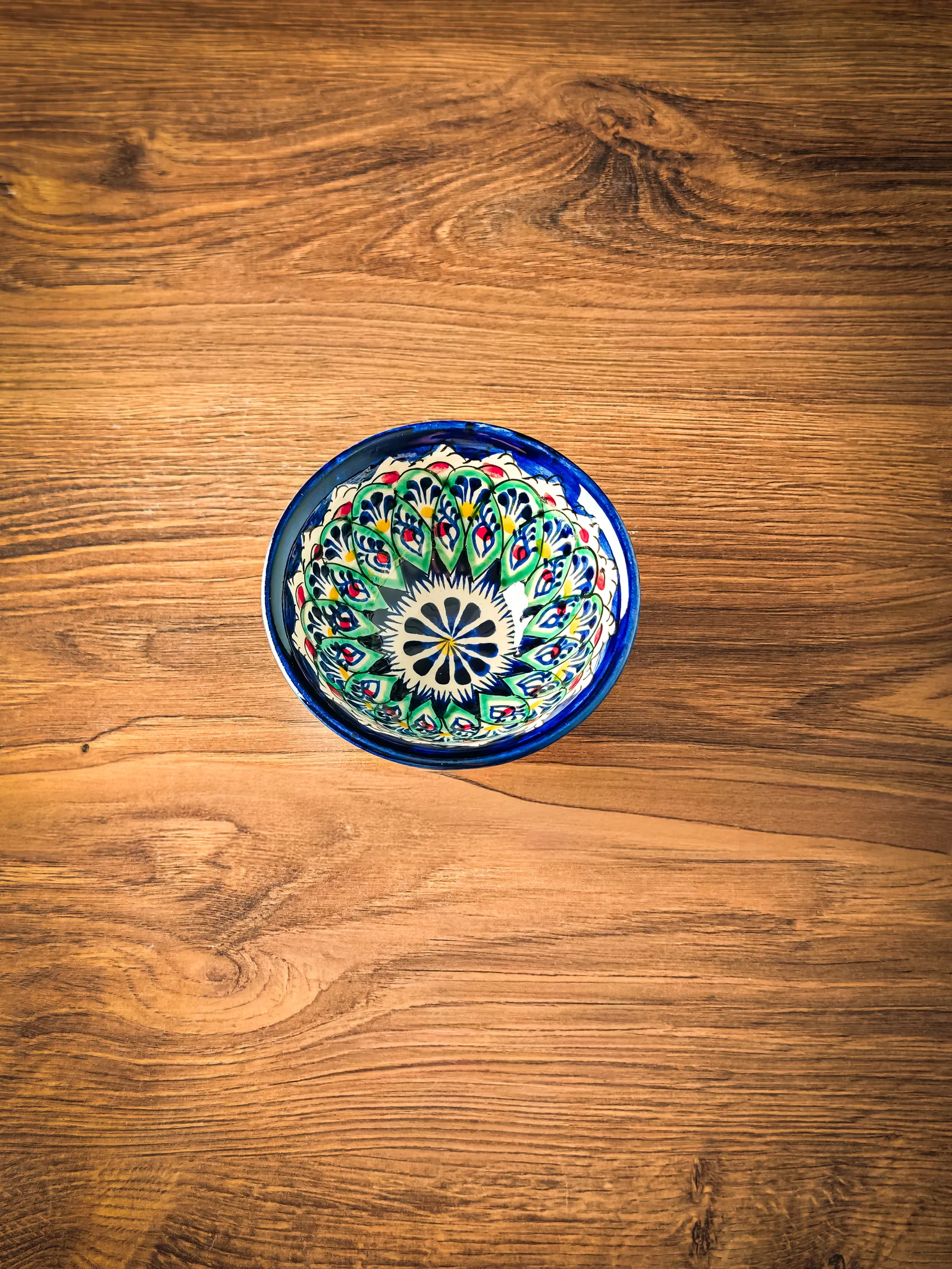 Usbeki kauss traditsioonilise ornamendiga, 11 cm läbimõõduga